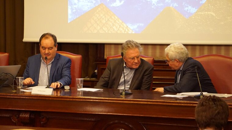 Benno Werlen auf dem Podium bei der Konferenz in Madrid